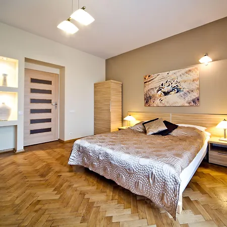 4seasons﻿ Cracow מלון דירות 4*